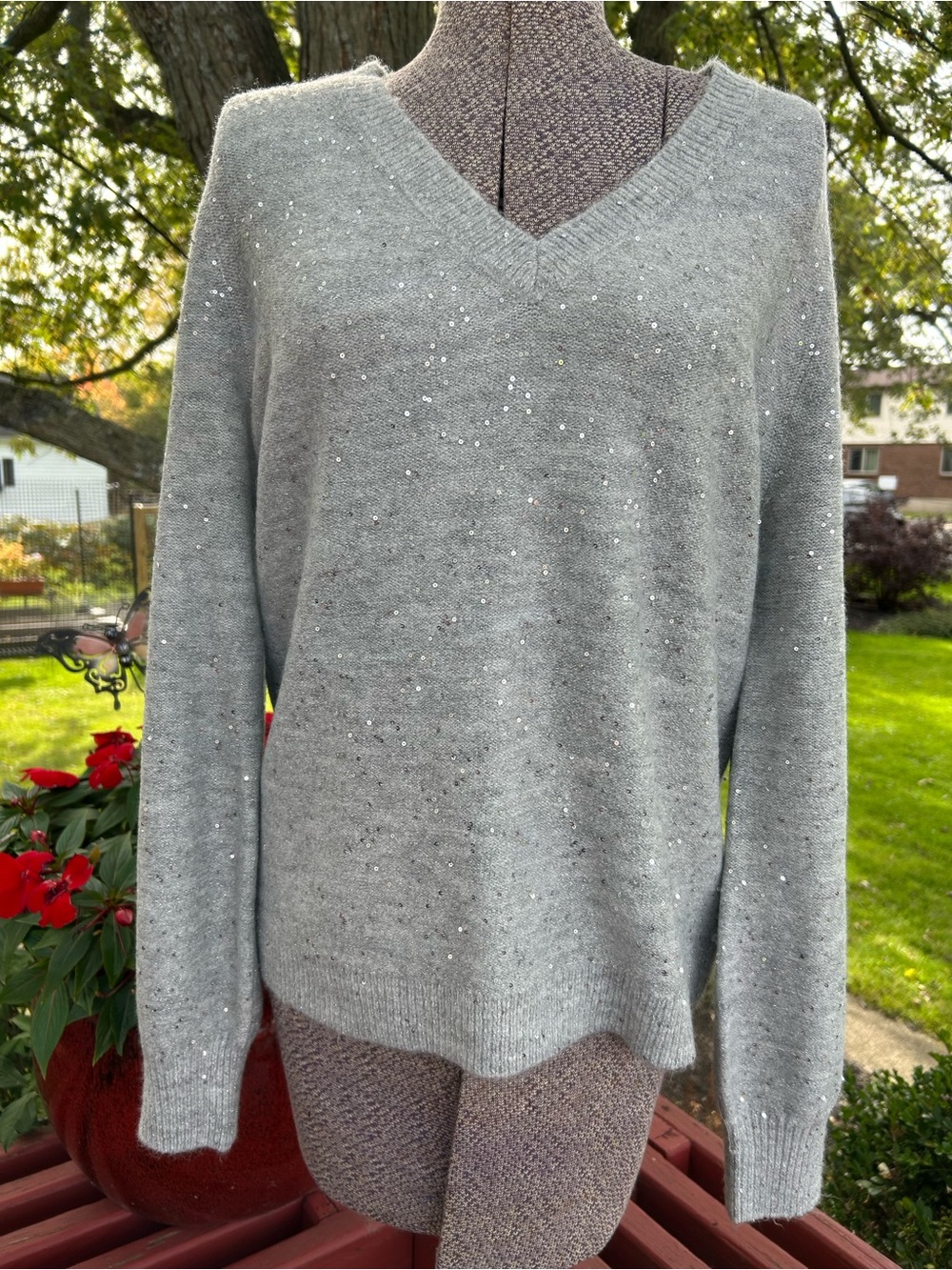 LOFT Gray V-Neck Sequin Knit Sweater M